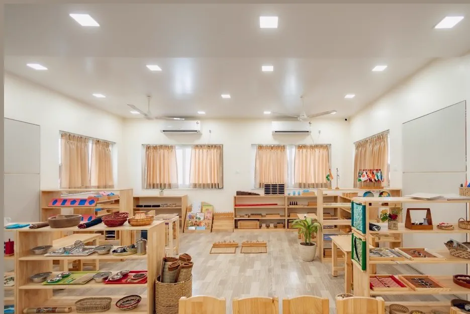 The completed primary environment with all twelve shelves filled